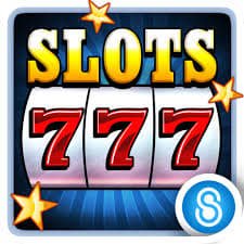 Dealer profesional akurat77 melempar tiga dadu di meja Super Sic Bo live